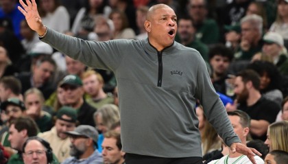 足球直播-巴克利评老里下课：雄鹿更衣室里有几个软蛋 泄密的人就是混蛋！