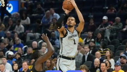 英超直播-半场 文班21+11 福克斯12分 马刺天王山59:47森林狼 华子低迷8分