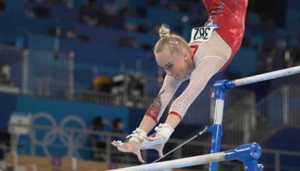 英超直播-拜尔斯失误美国女团罕见落后 中国队争牌仍需稳定